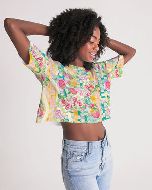 Open image in slideshow, RETRO ROSES Women&#39;s Lounge Cropped Tee
