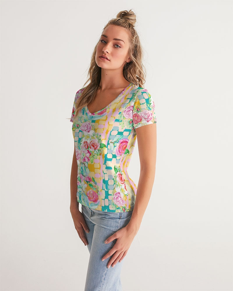 RETRO ROSES || Women's V-Neck Tee