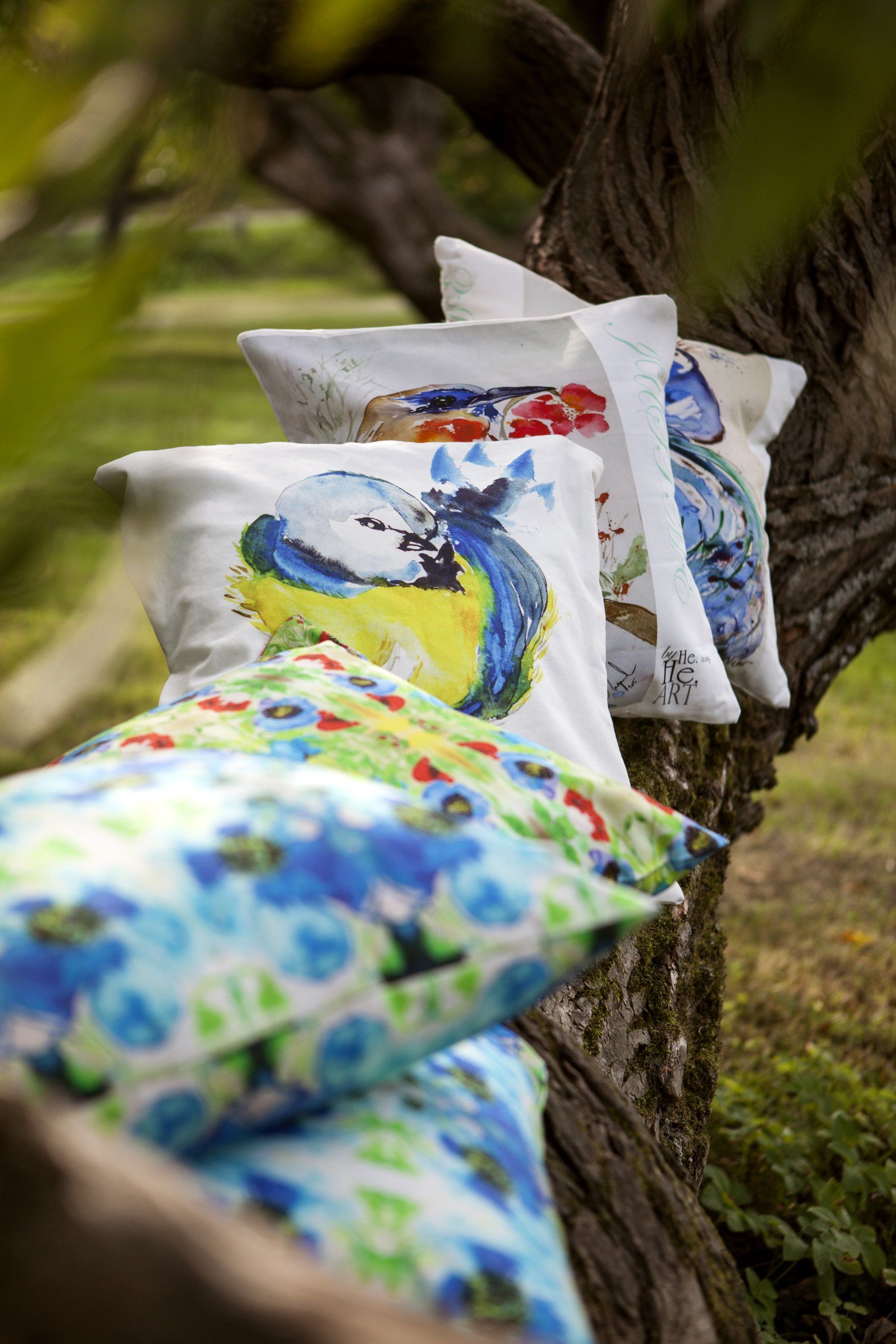 CUSHIONS COVER, THE BLUE BIRD IN THE GARDEN