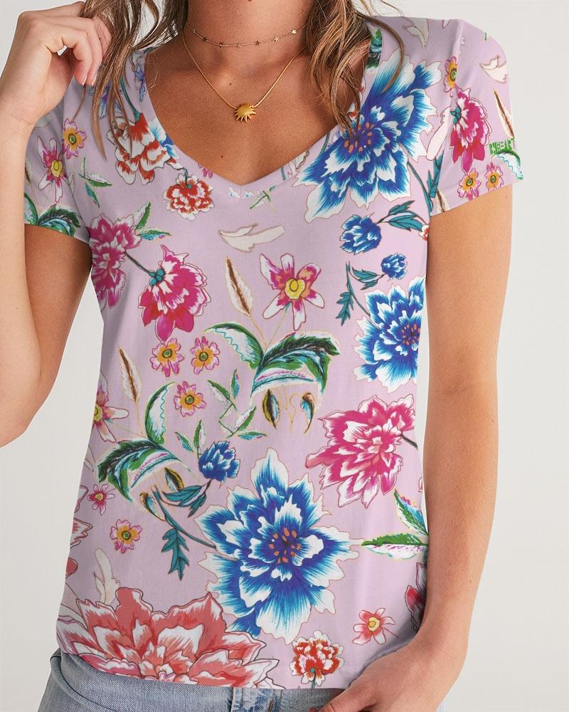 AMORE WHITE BLOMS Women's V-Neck Tee