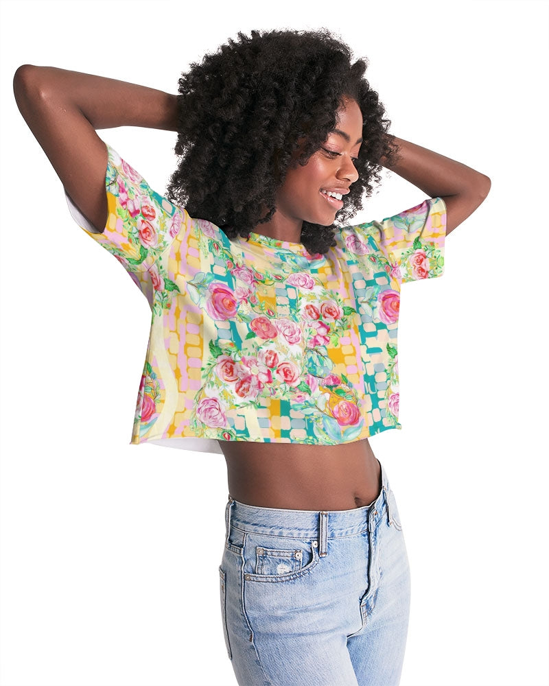 RETRO ROSES Women's Lounge Cropped Tee
