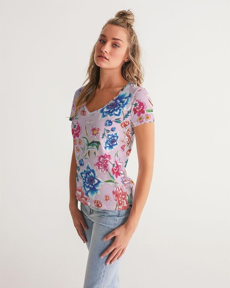 AMORE WHITE BLOMS Women's V-Neck Tee