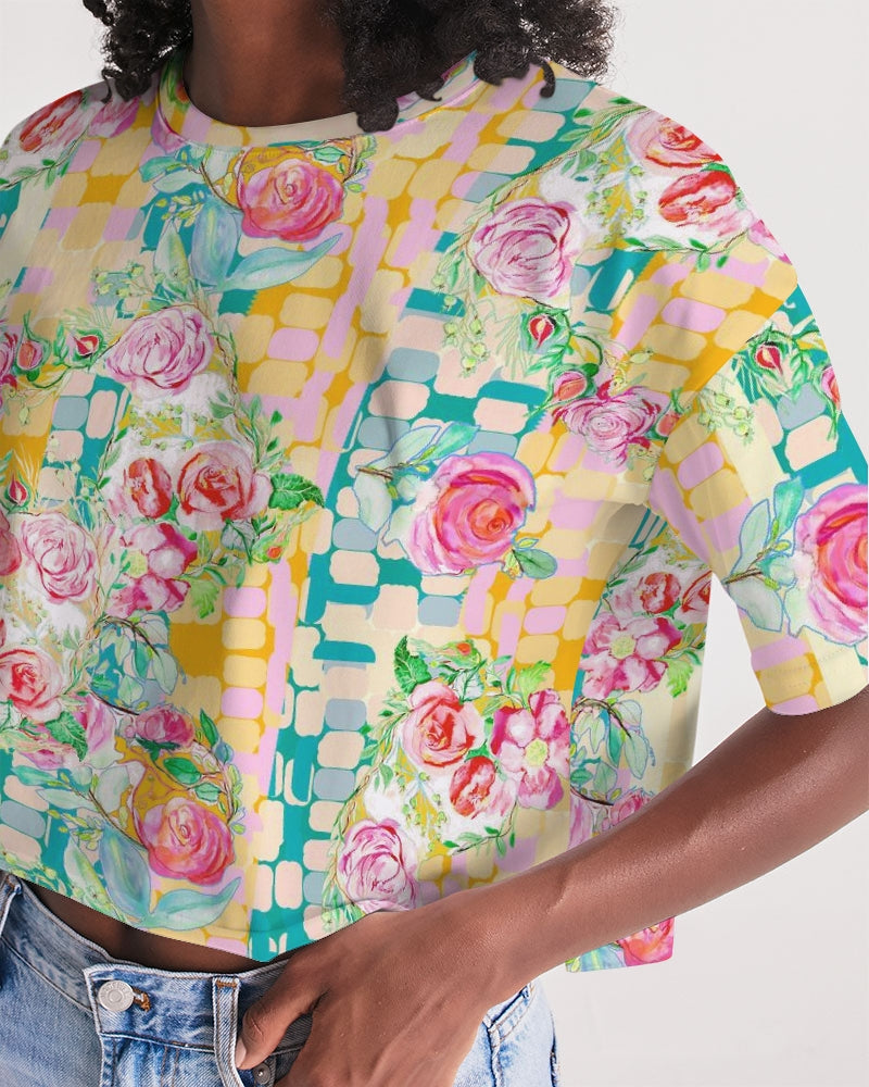 RETRO ROSES Women's Lounge Cropped Tee