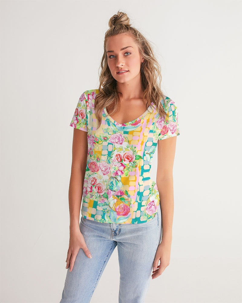 RETRO ROSES || Women's V-Neck Tee