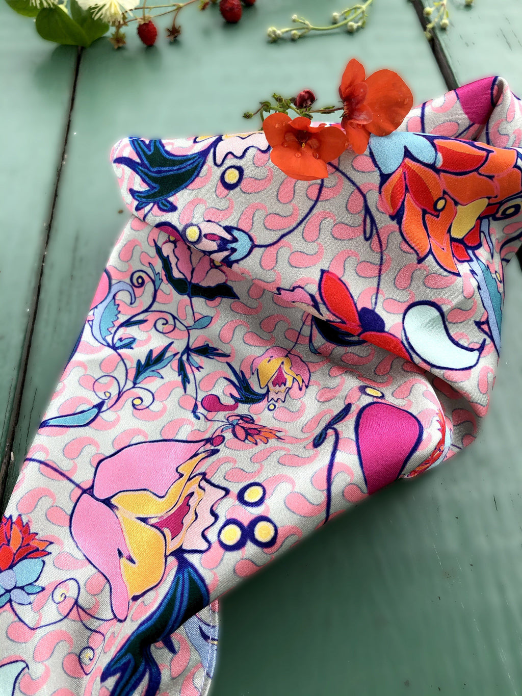 MY ROOM IS LOVE . ORANGE  |  SCARF & TEXTILE  |