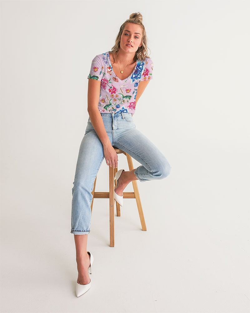 AMORE WHITE BLOMS Women's V-Neck Tee