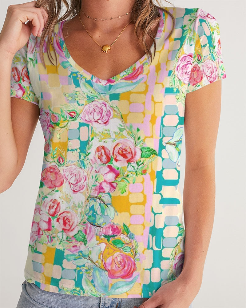 RETRO ROSES || Women's V-Neck Tee