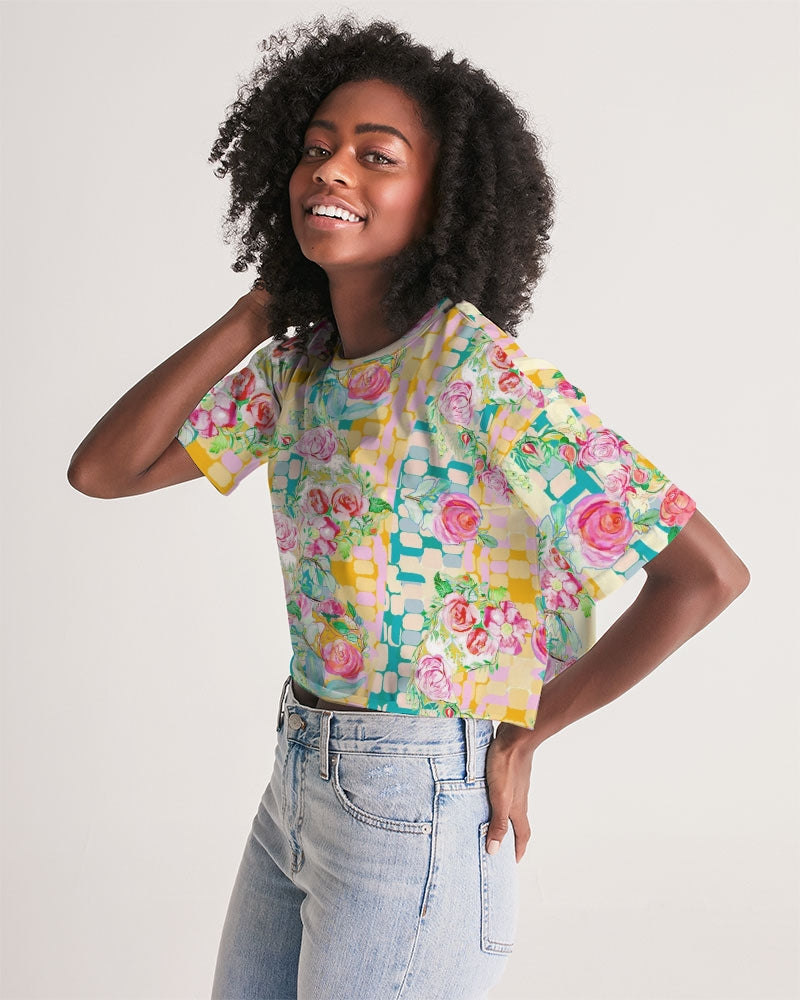 RETRO ROSES Women's Lounge Cropped Tee