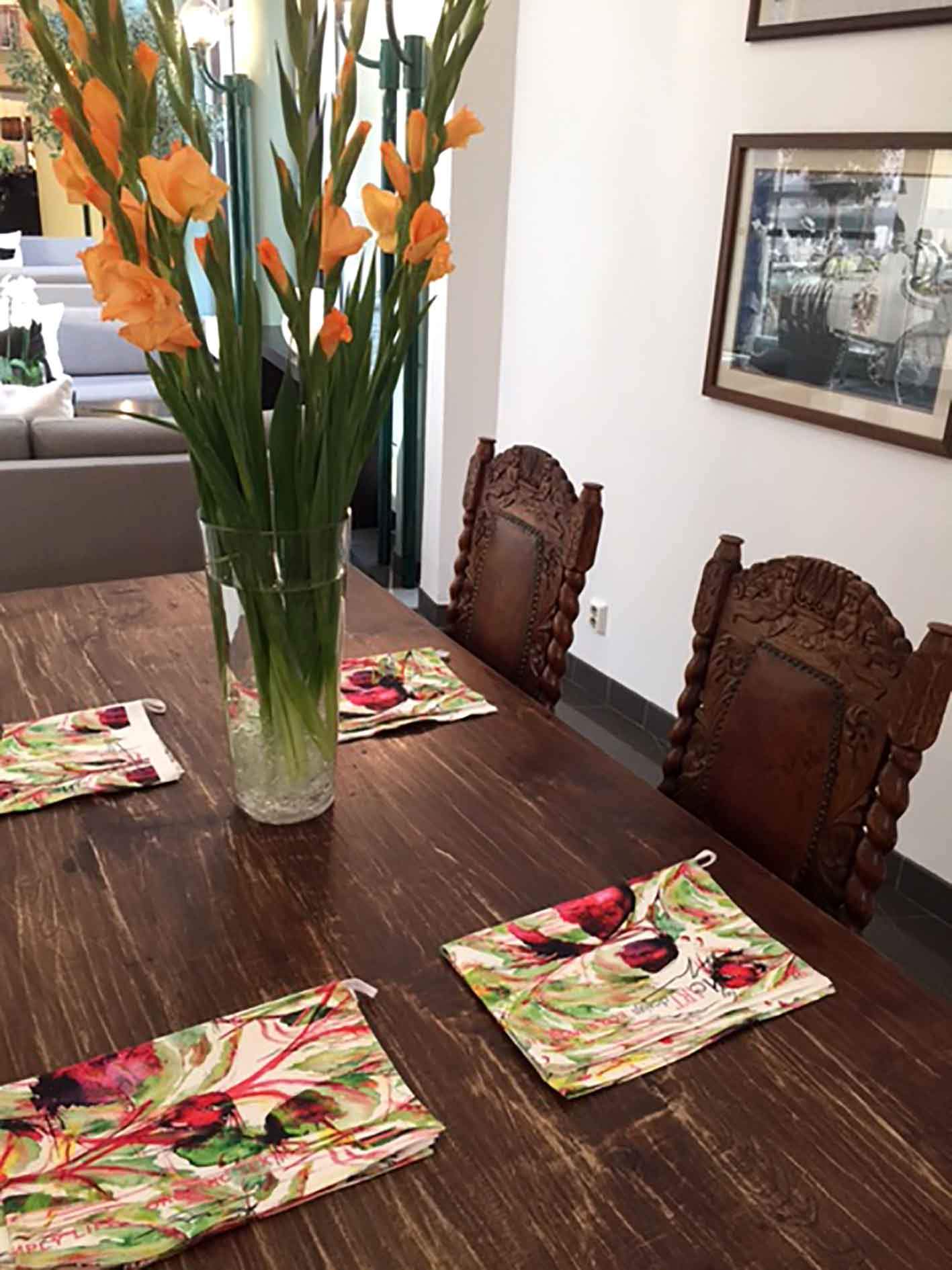 KITCHEN TOWELS, THE RED BEET